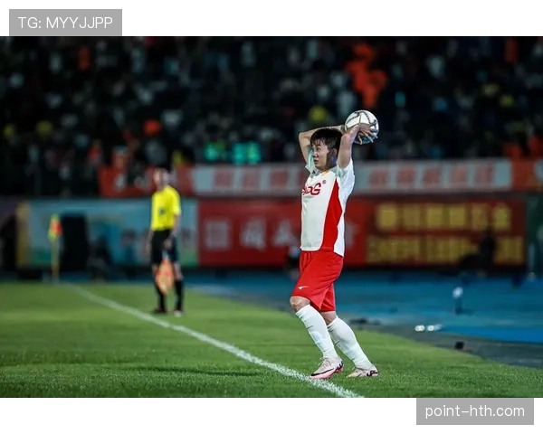 西甲新赛季揭幕战：传统豪门强强对话，开局争胜成关键