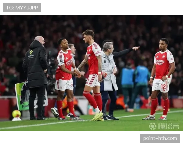 赖斯无球跑动的智慧为球队创造空间的新方式受到关注