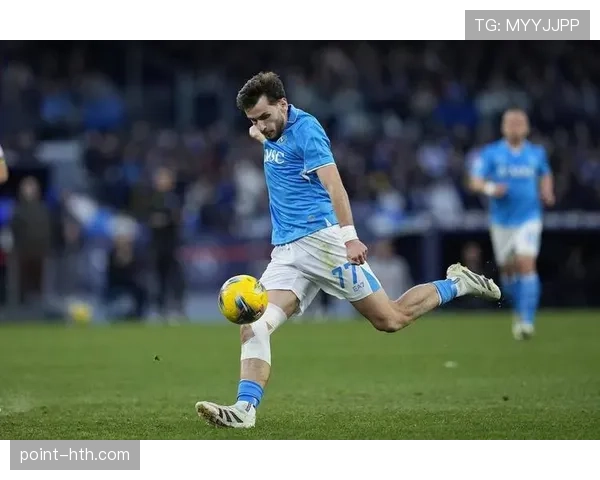 莱奥与克瓦拉茨赫利亚:边锋节奏与技术对比分析 莱奥与克瓦拉茨赫利亚:边锋节奏与技术对比分析