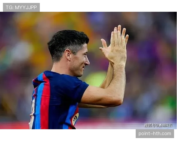 莱万多夫斯基戴劳力士去菜市场排队结账，我笑瘫了