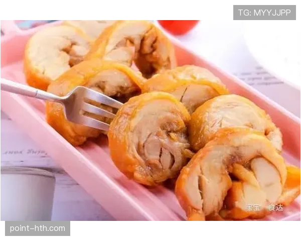 常园训练完随手啃鸡腿的样子，真不像个奥运冠军